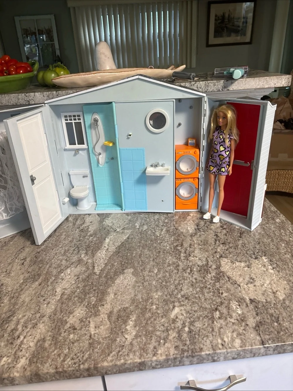 VTG 2005 Mattel Barbie Totally Real Fold Up Doll House Washer Spins W/ Barbie!